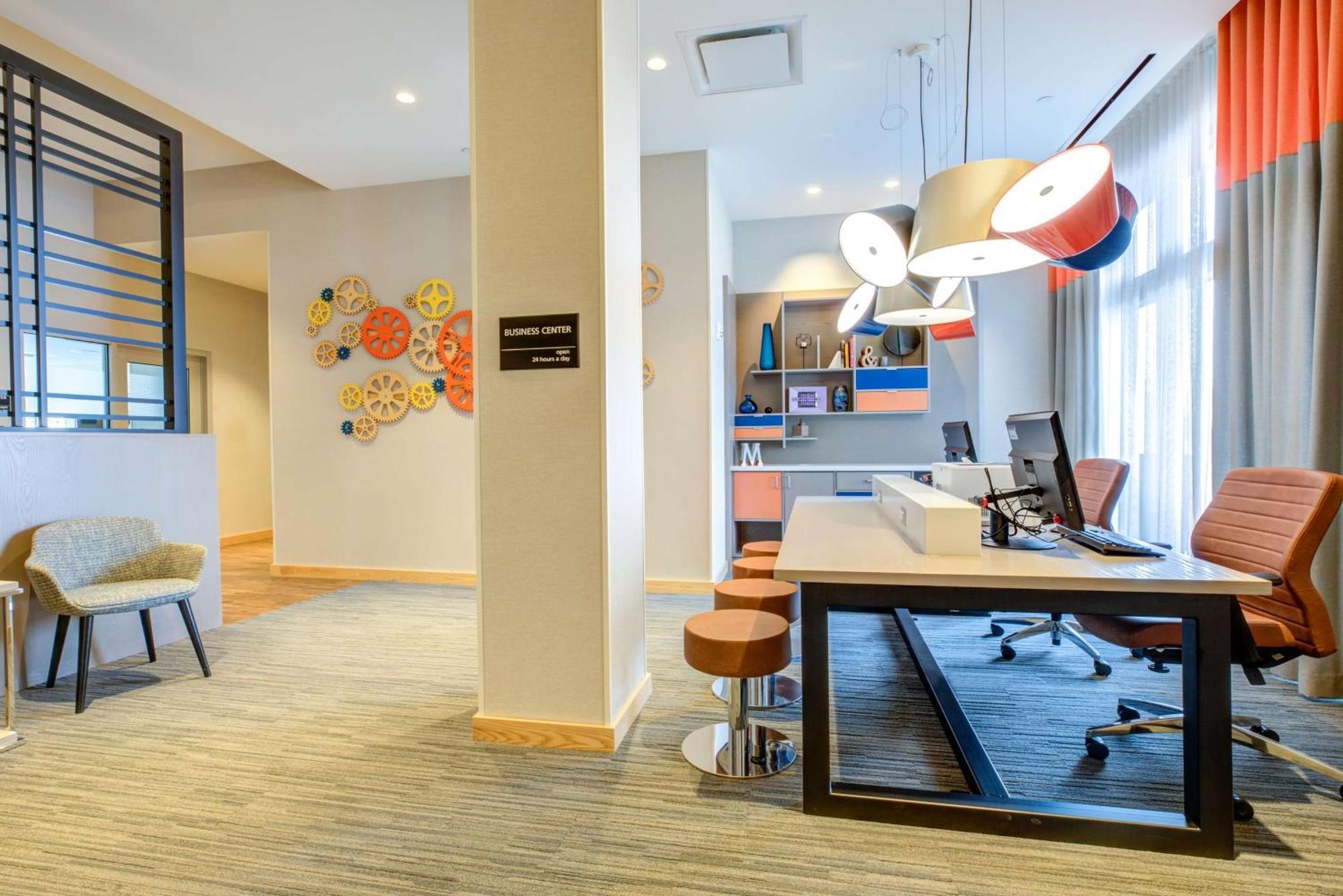 Hampton Inn & Suites Boston/Waltham Exterior foto