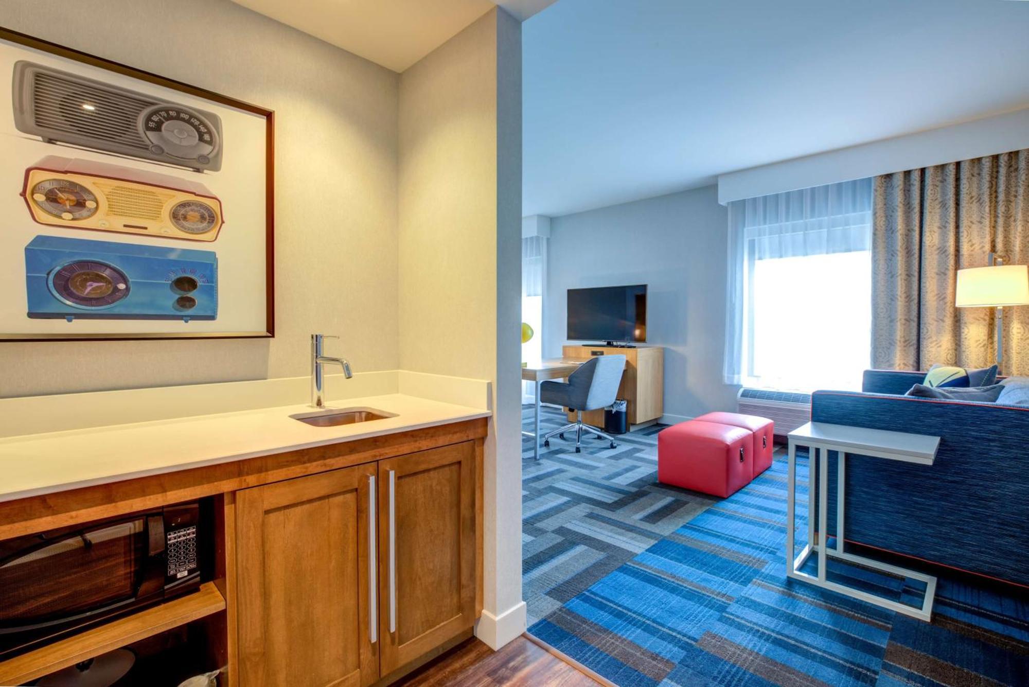 Hampton Inn & Suites Boston/Waltham Exterior foto